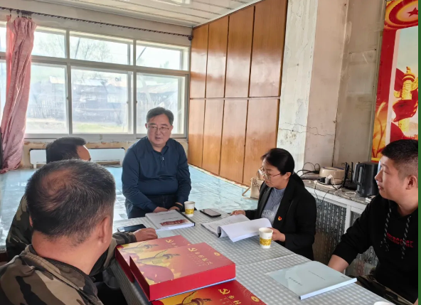 英国上市公司365调研组到帮扶点万发村调研指导