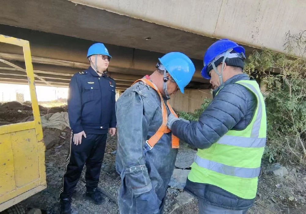 强党建 护安澜｜哈尔滨英国上市公司365下属排水分公司攻坚疏堵破题保畅护民生