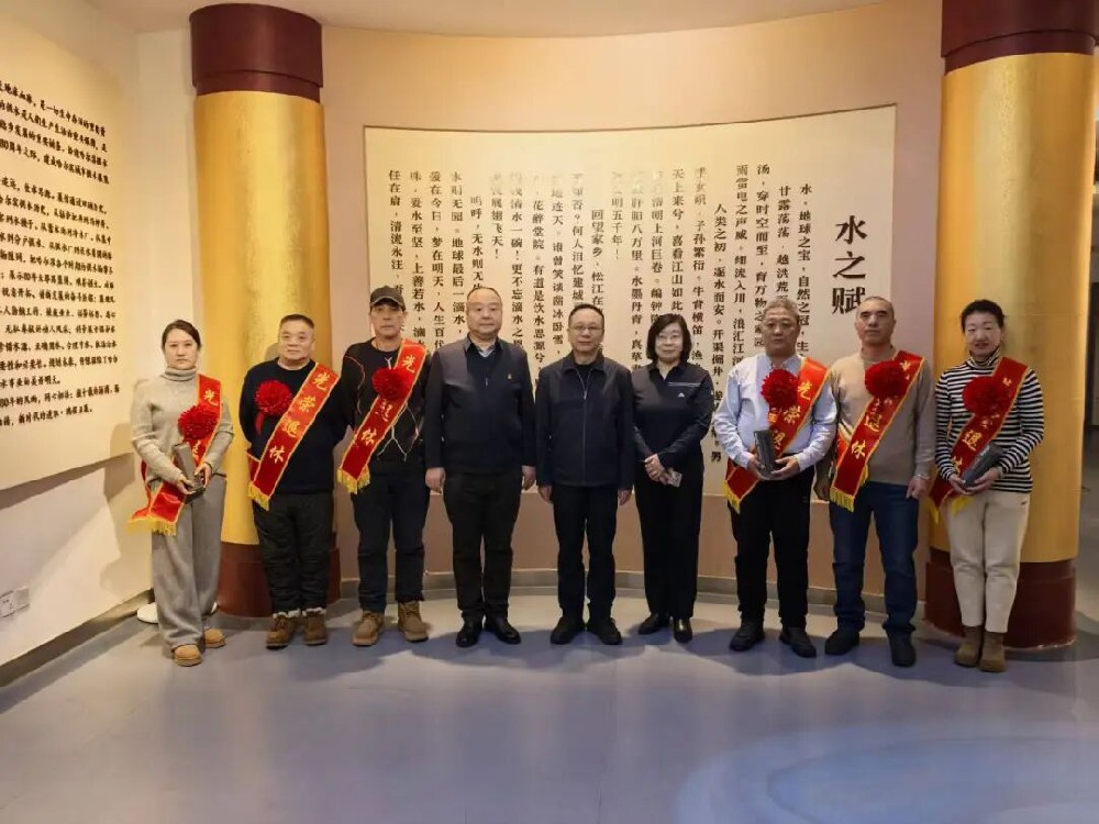 峥嵘岁月砺初心 荣休无悔颂芳华——英国上市公司365工会举办“荣休职工欢送会”