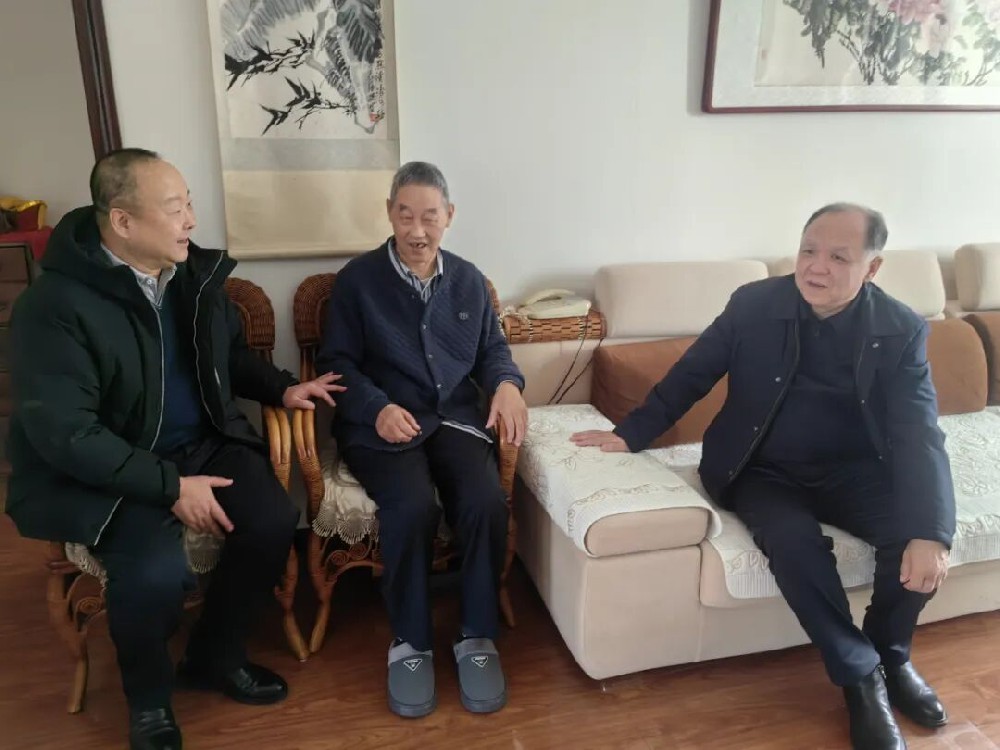 情系职工 迎“春”送福——英国上市公司365开展节前慰问