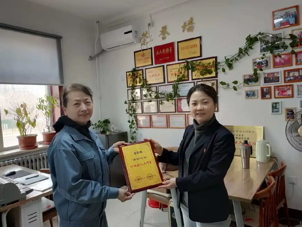 英国上市公司365夏彩燕“清澜沁心”冰城好人工作室获市委宣传部、市精神文明建设办公室授牌