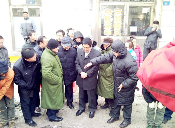 省委常委、市委书记林铎、副市长魏伟亲临现场指挥修复供水管线